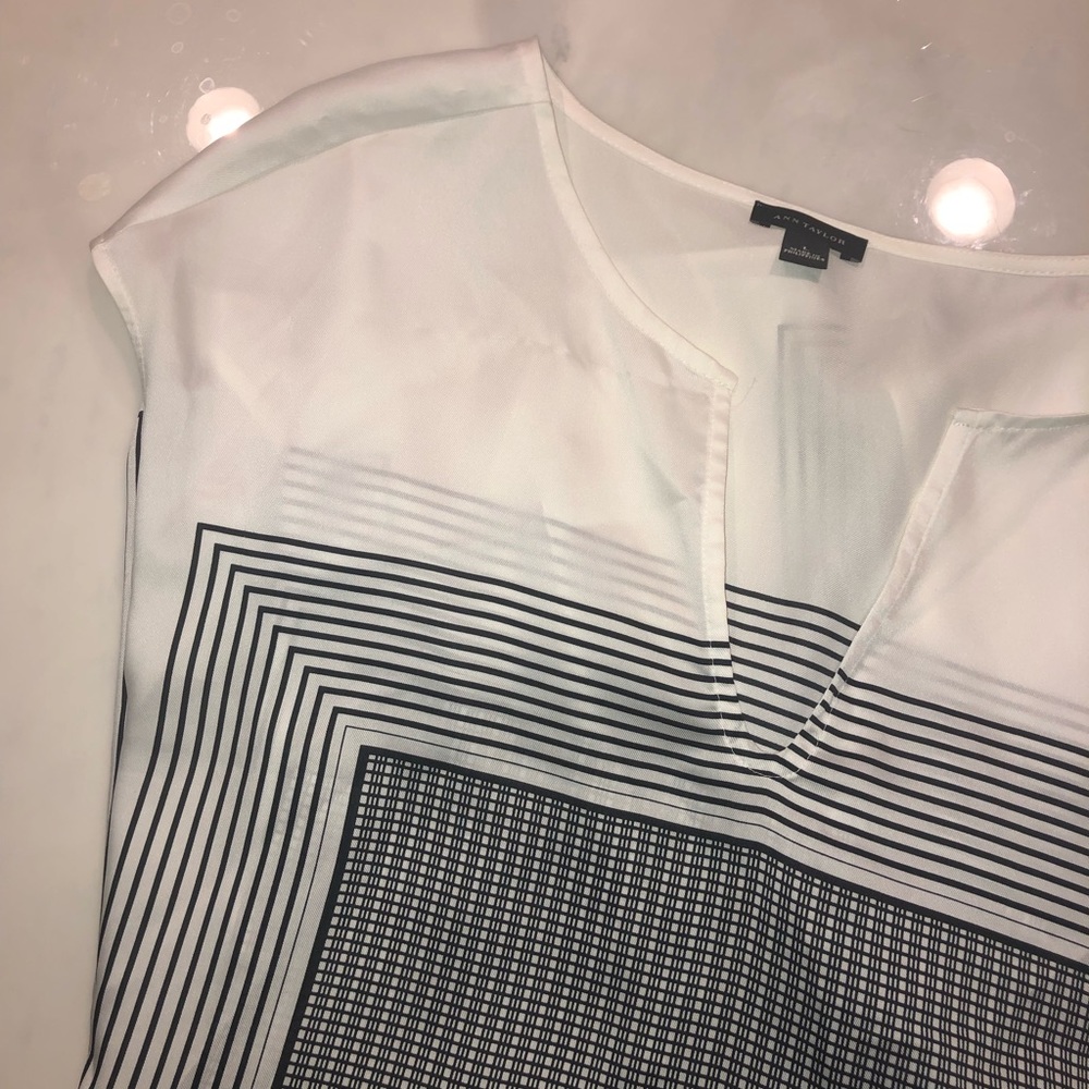 Silk Ann Taylor top with beautiful detail 🎀